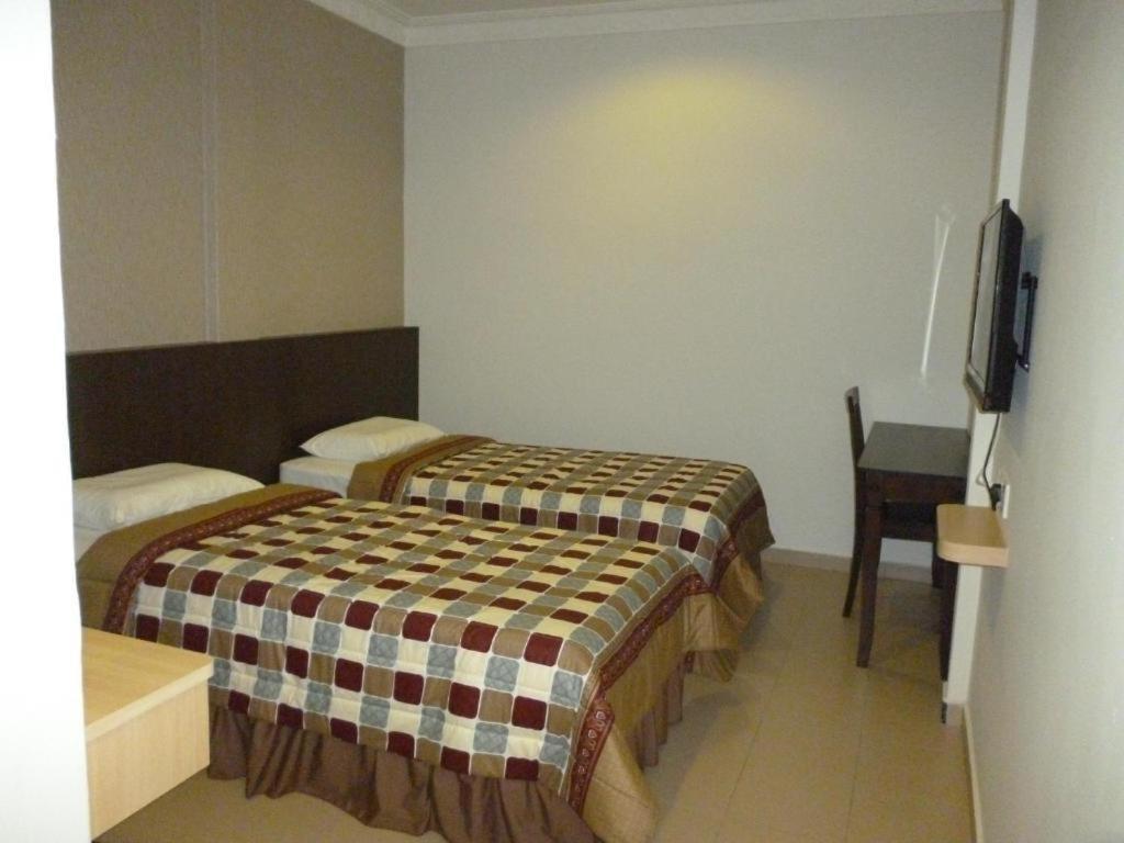 G Six Hotel Sitiawan Exteriör bild