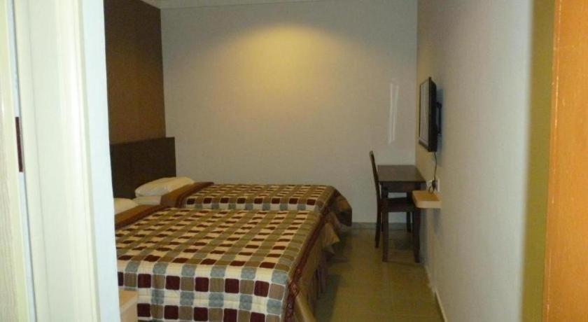 G Six Hotel Sitiawan Exteriör bild