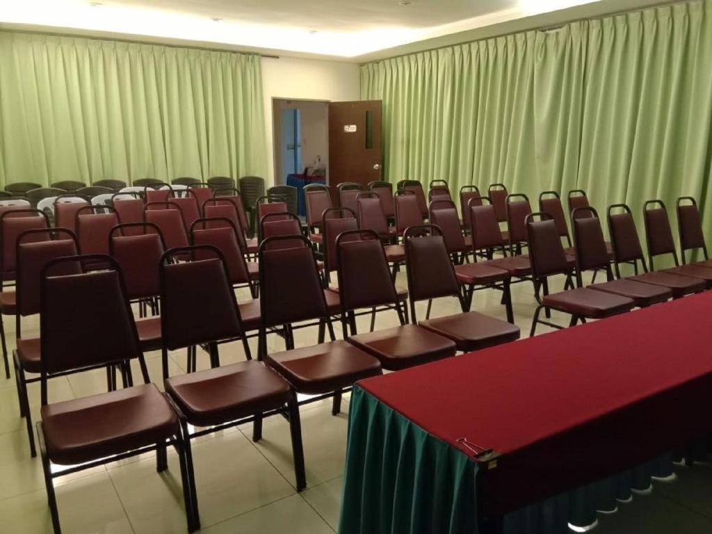 G Six Hotel Sitiawan Exteriör bild